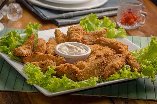 nuggets fried chicken with dip fried chicken