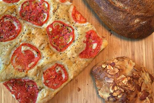 bread pizza and bread pizza