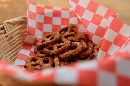 bread pretzels in basket cracker