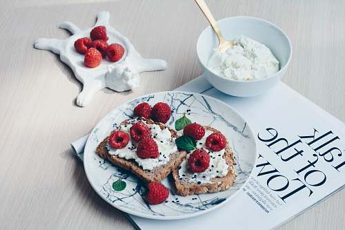 cream raspberry sandwich creme