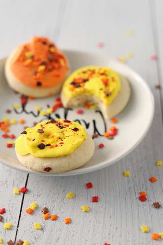 confectionery round white plate sweets