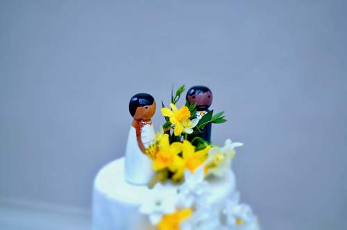 dessert selective focus photography of wedding cake cake