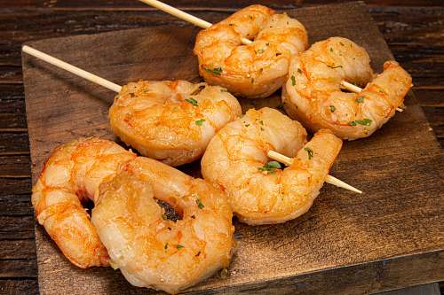 bread skewer shrimps on chopping board cracker