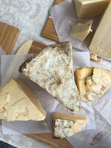 bread sliced cheese brie