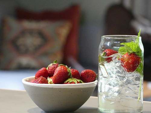 fruit strawberries in bowl plant