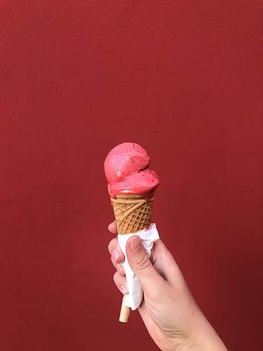 dessert strawberry ice cream in conne cream