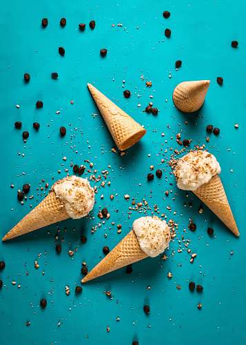creme sugar cones with chocolate chips cream