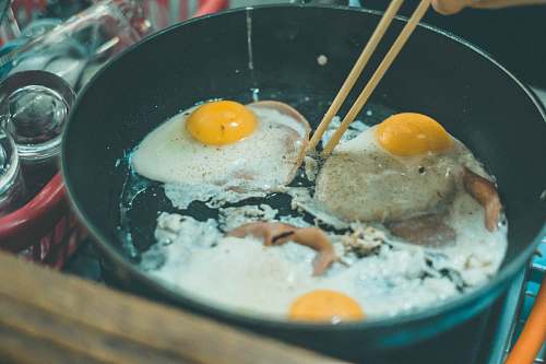 egg sunny side up in pot bowl