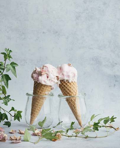 dessert two ice cream on glasses creme