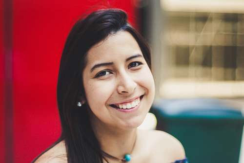 person smiling woman wearing blue necklace las condes