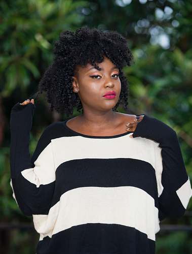 person women's white and black striped top hair