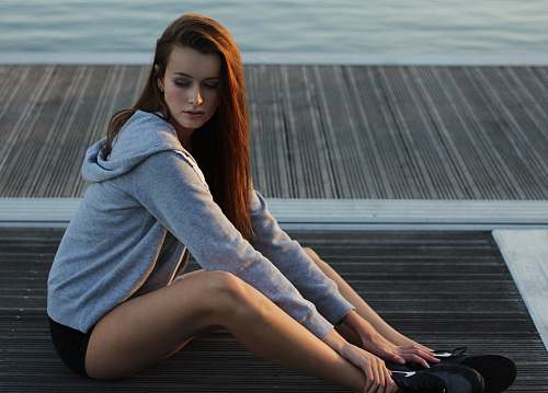 apparel women's gray hoodie doing yoga pants