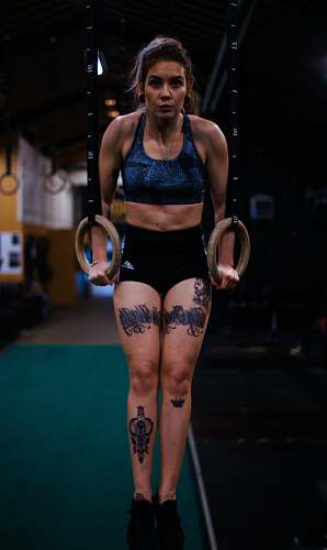 person woman doing workout \ skin