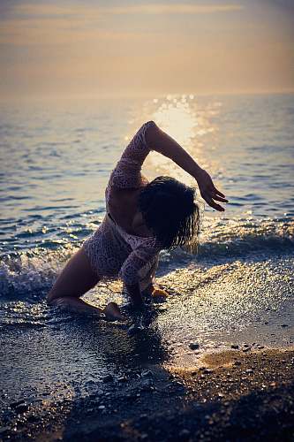 sport woman sitting on shore sports